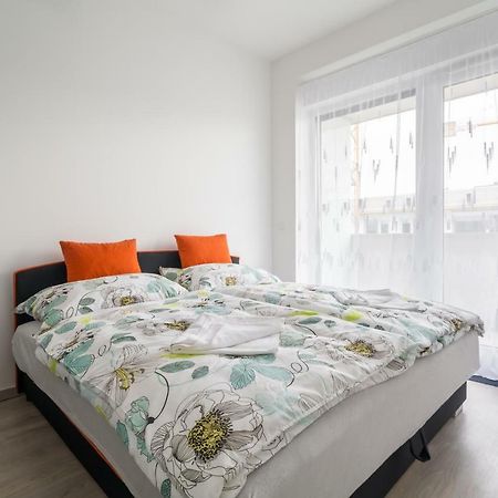 Bpr Chic White Home With Terrace & A/C & Garage بودابست المظهر الخارجي الصورة