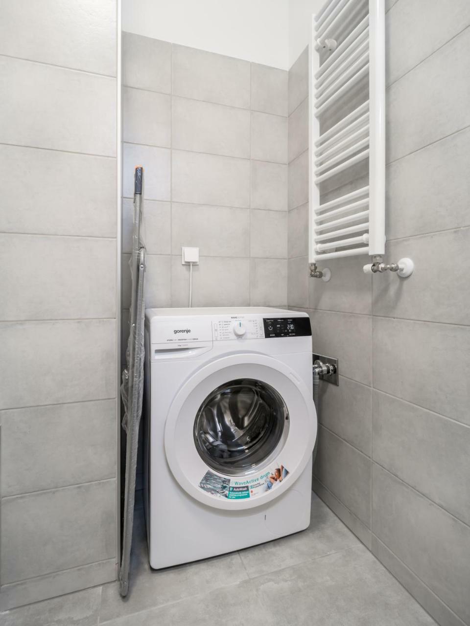 Bpr Chic White Home With Terrace & A/C & Garage بودابست المظهر الخارجي الصورة
